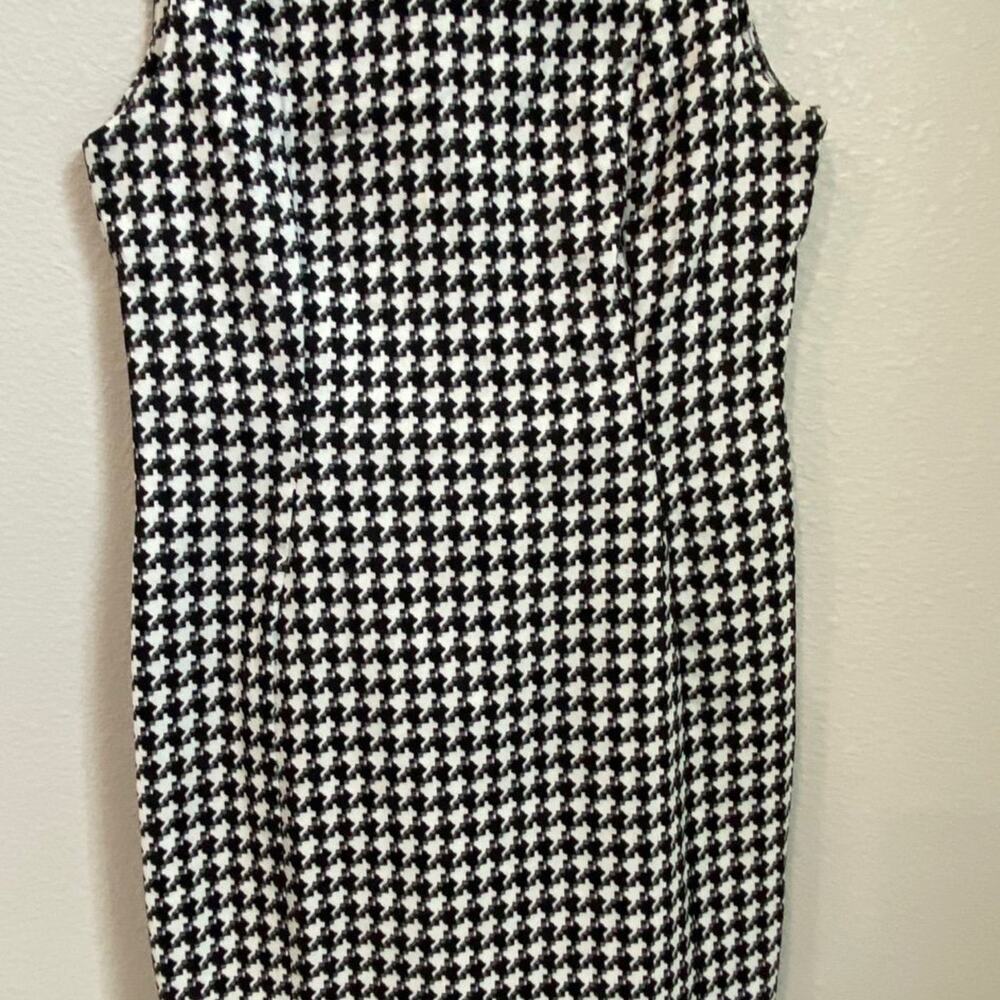 Calvin Klein dress‎ zipper back sleeveless size 12, petite, black and white